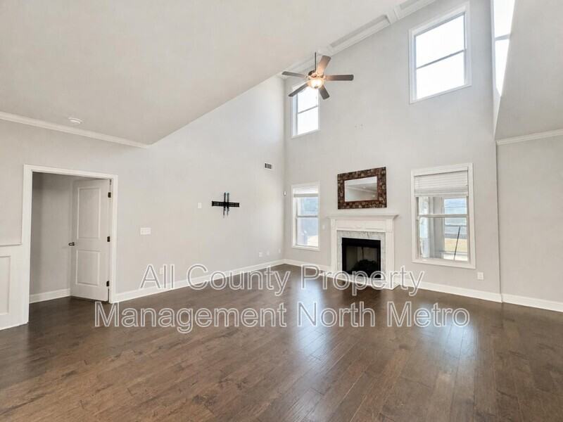 3112 Avenel Ct - Photo 2 of 17