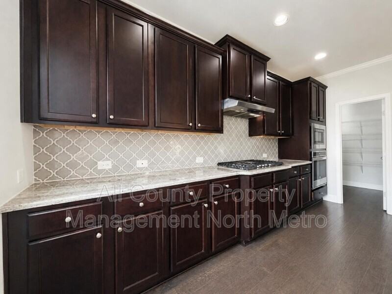 3112 Avenel Ct - Photo 5 of 17