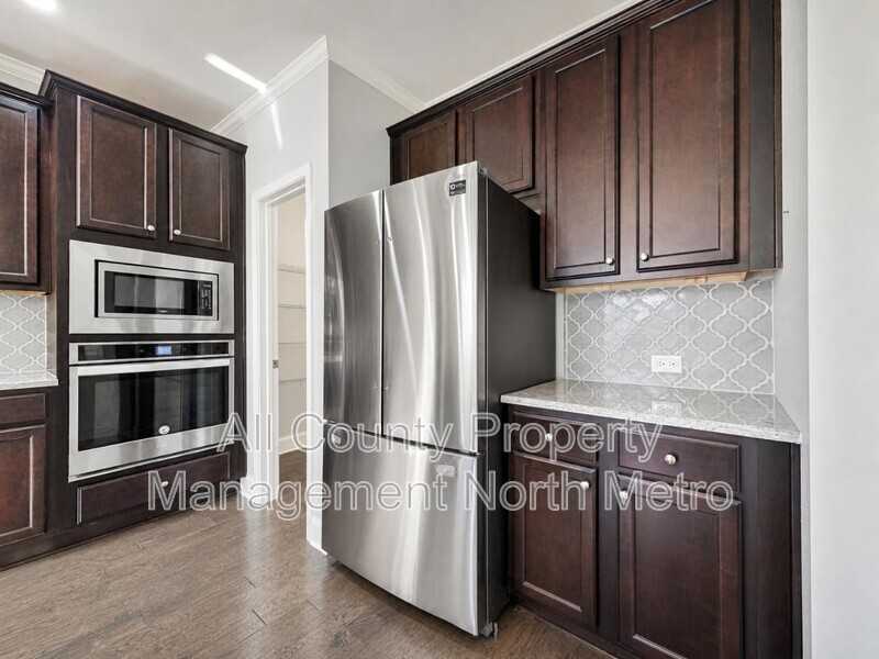 3112 Avenel Ct - Photo 6 of 17