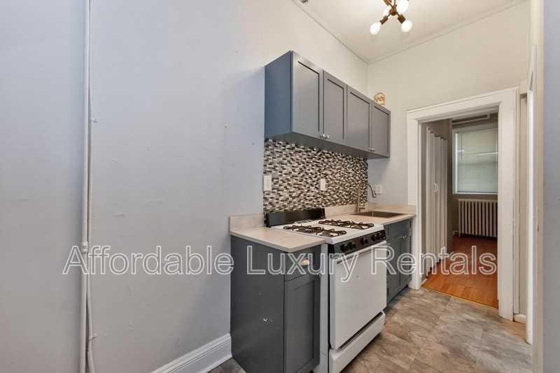 102 S Lake Ave #2 - Photo 3 of 13