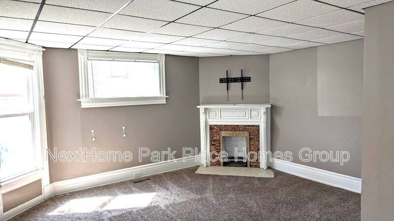 407 N Lincoln St - Photo 3 of 7