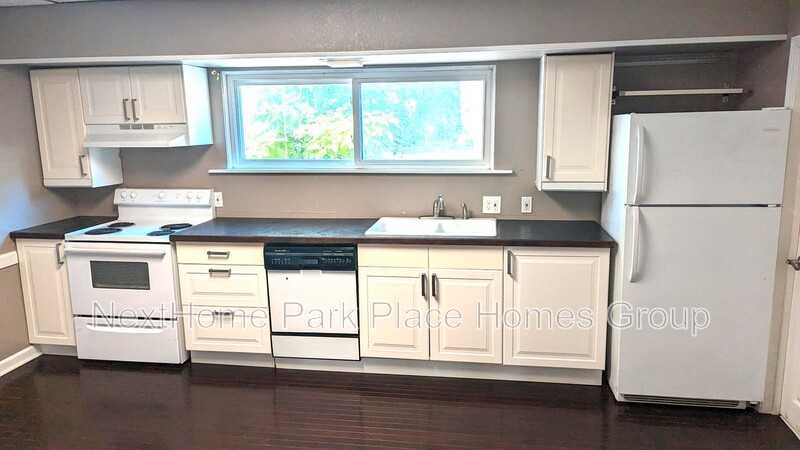 407 N Lincoln St - Photo 4 of 7