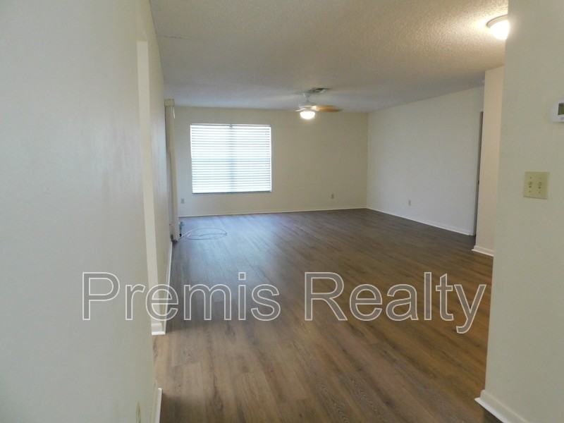 8711 40th Way N - Photo 2 of 13