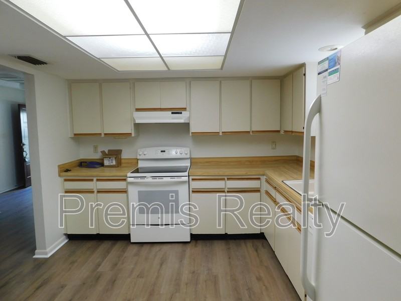 8711 40th Way N - Photo 4 of 13