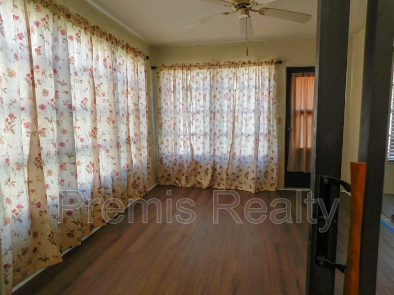 8711 40th Way N - Photo 5 of 13