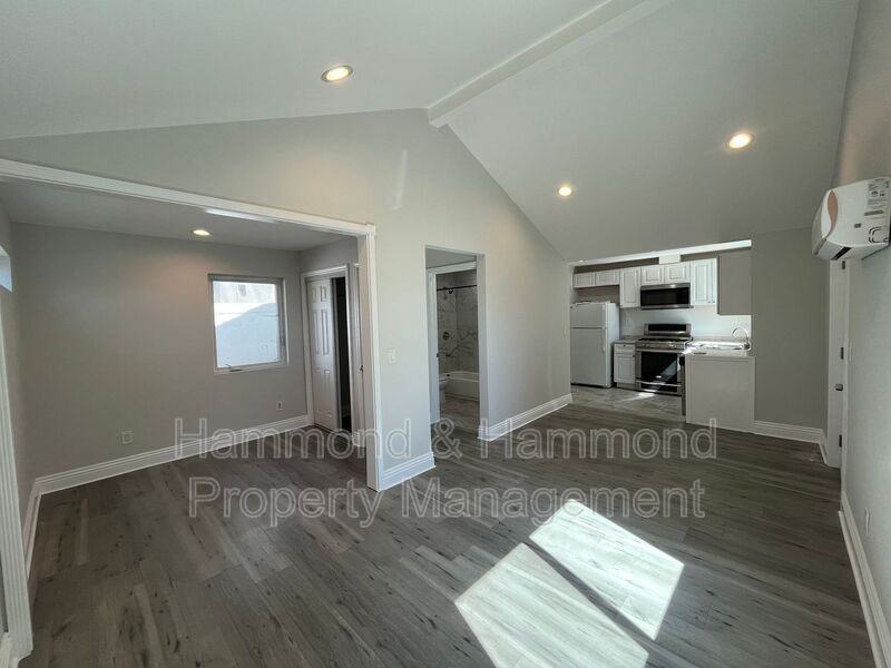 6931 Jellico Ave - Photo 2 of 12