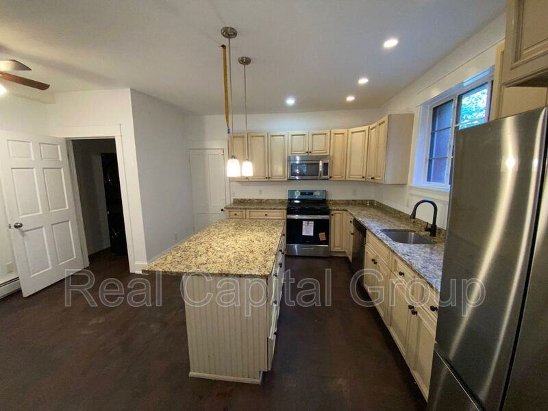268 Georgia St #1 - Photo 4 of 13