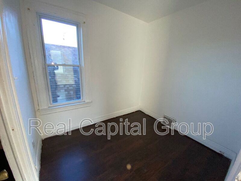 537 Busti Ave - Photo 5 of 11