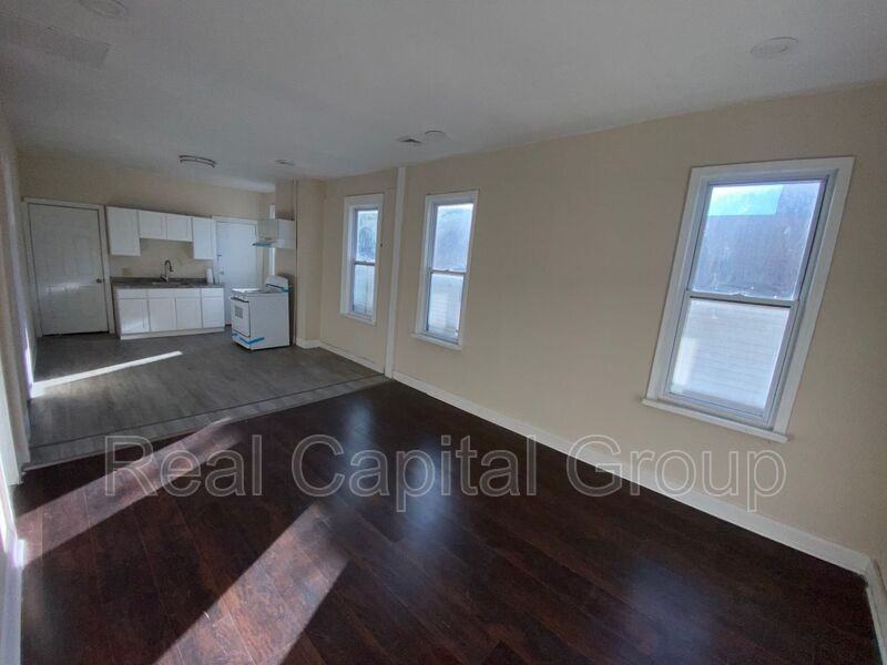 537 Busti Ave - Photo 6 of 11
