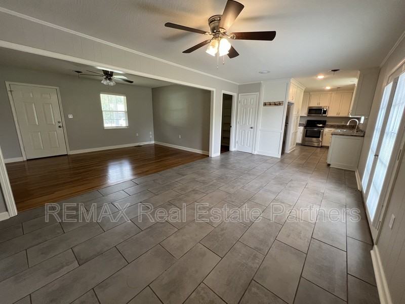105 Griffith Dr - Photo 2 of 10