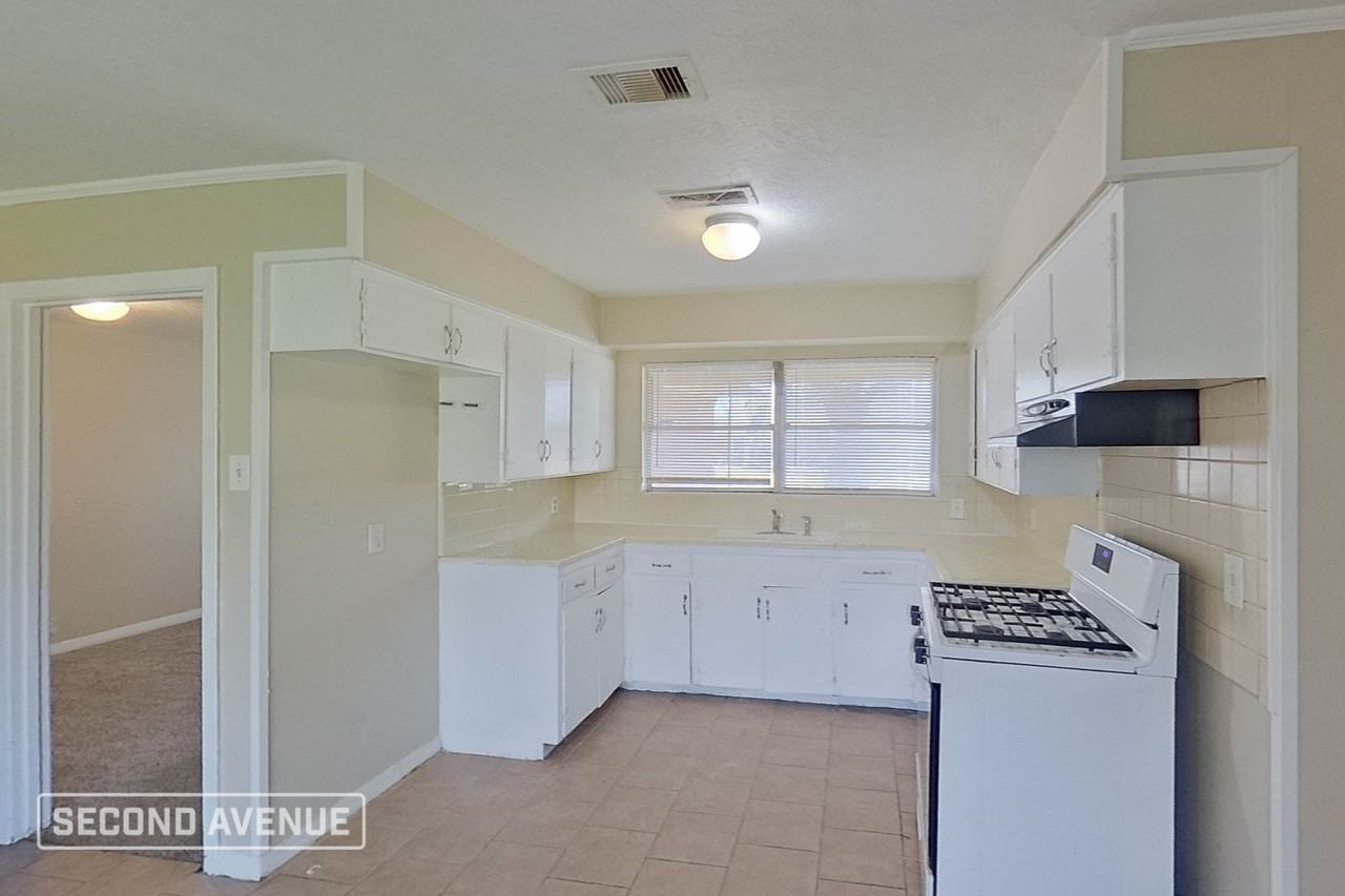 2730 Tidewater Dr - Photo 2 of 21