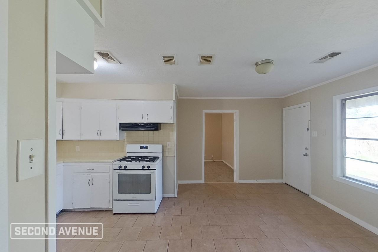 2730 Tidewater Dr - Photo 5 of 21