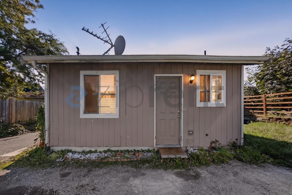 2345 S L St #B - Photo 2 of 28