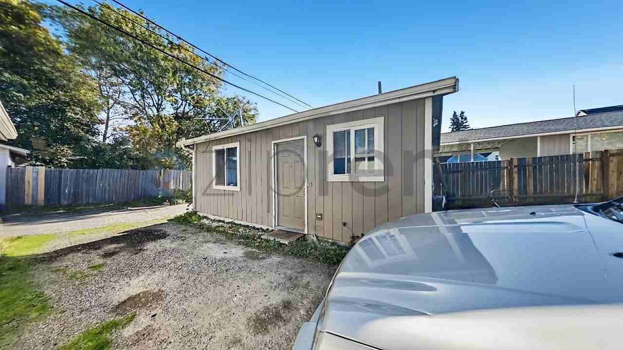 2345 S L St #B - Photo 3 of 28