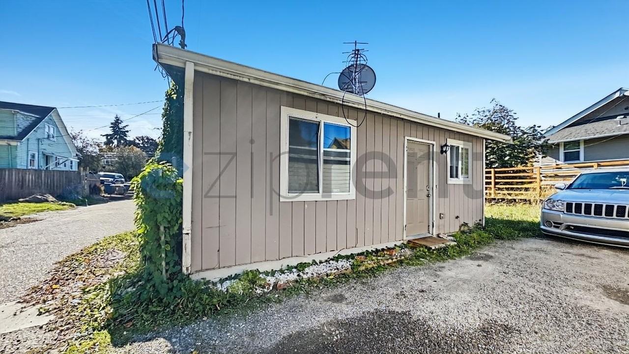 2345 S L St #B - Photo 4 of 28