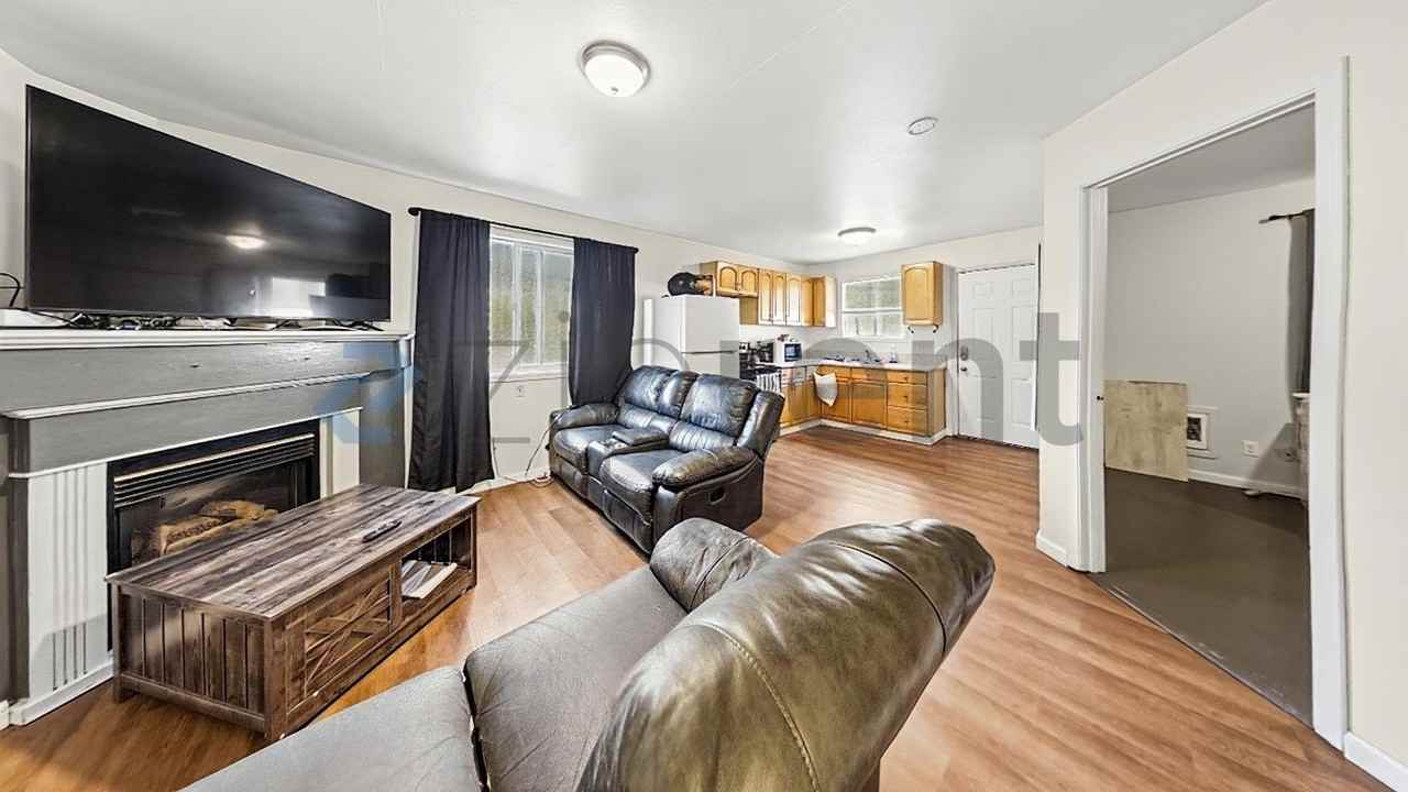 2345 S L St #B - Photo 6 of 28