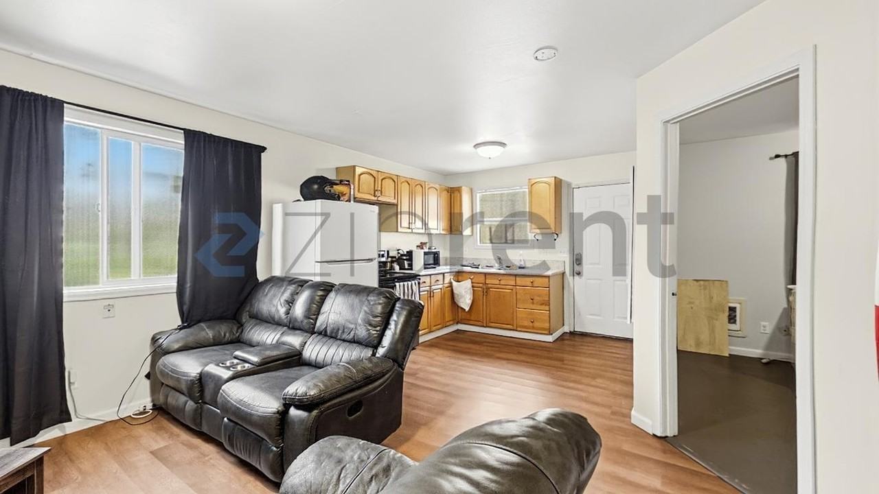 2345 S L St #B - Photo 7 of 28