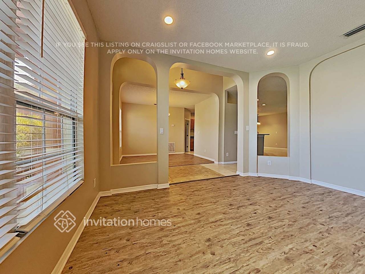 1852 Barrington Cir - Photo 3 of 18