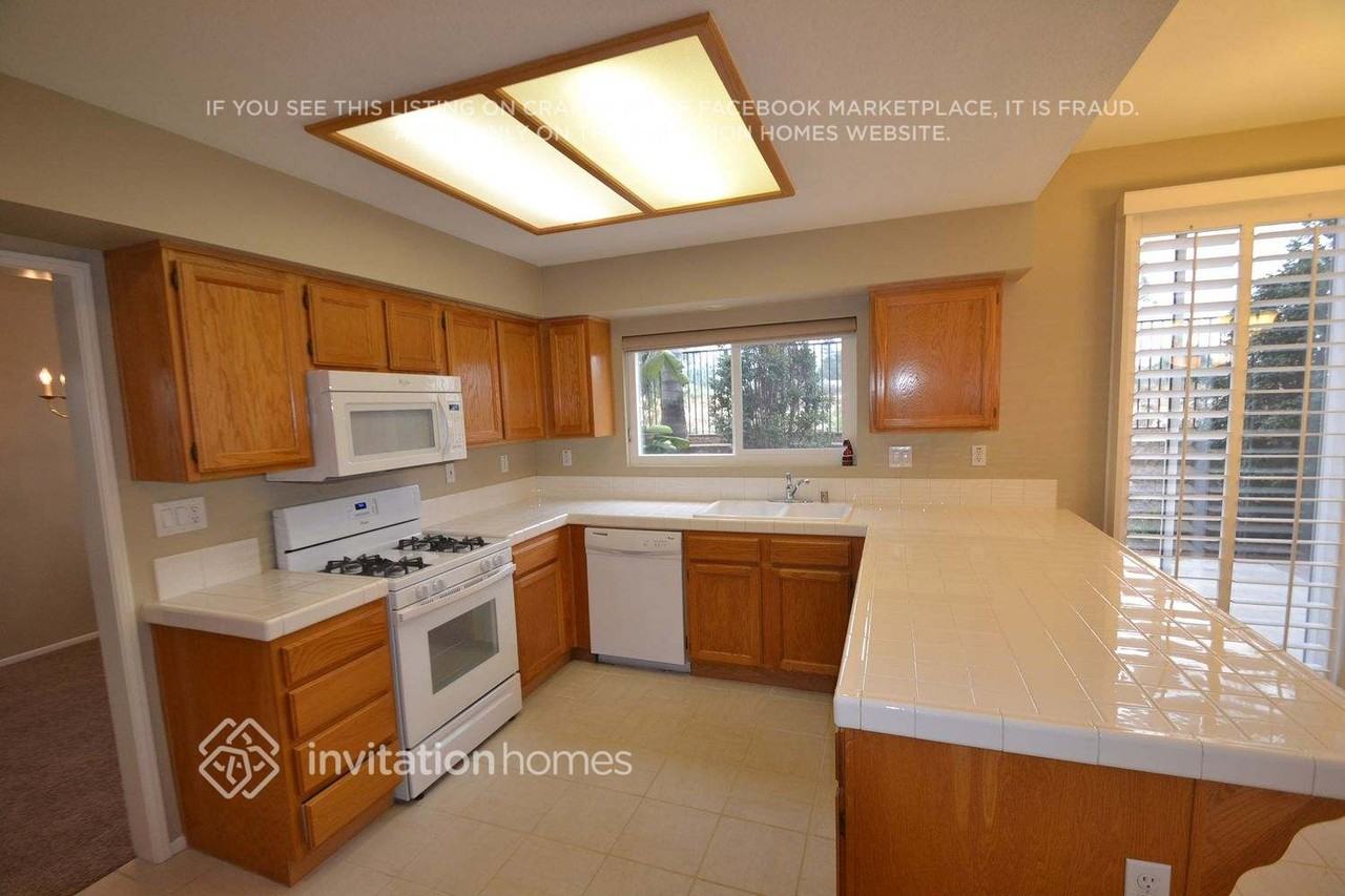 7791 Unicorn Way - Photo 4 of 14