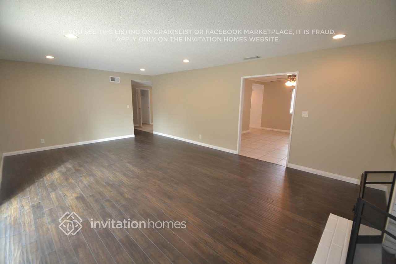 3188 Darlington Dr - Photo 3 of 18