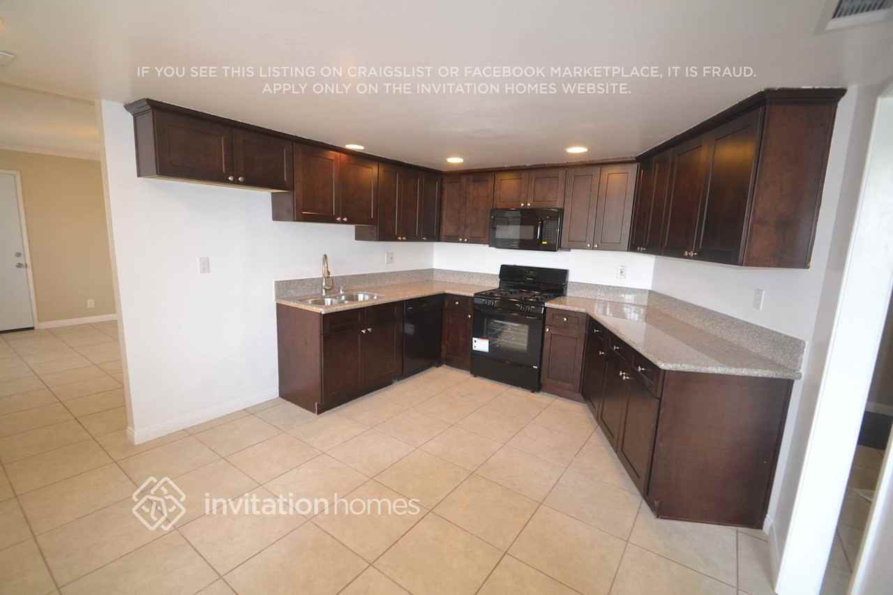 3188 Darlington Dr - Photo 4 of 18