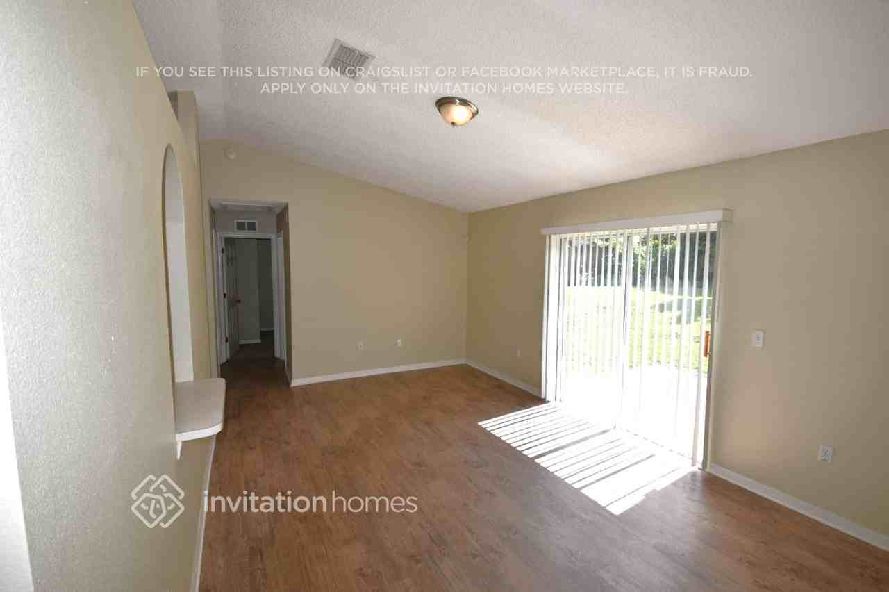 116 E Holly Dr - Photo 2 of 11