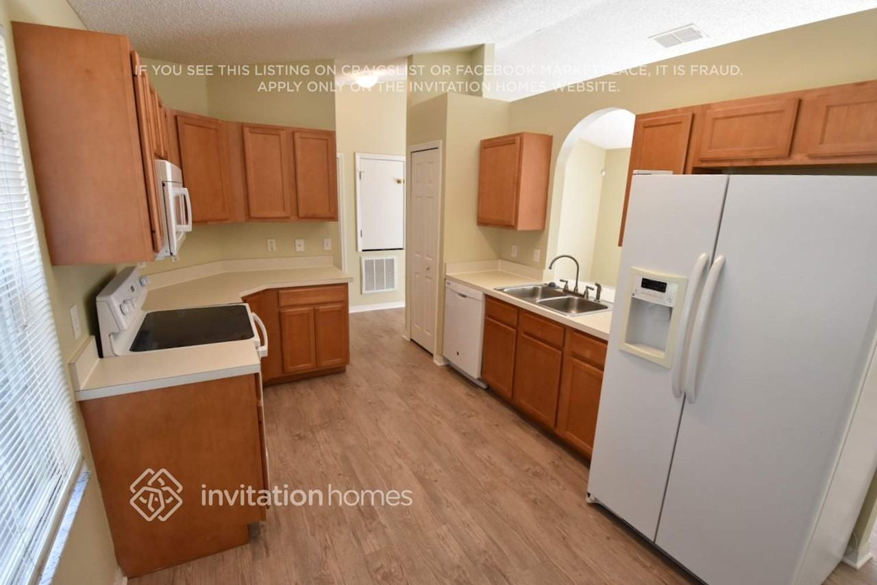 116 E Holly Dr - Photo 3 of 11