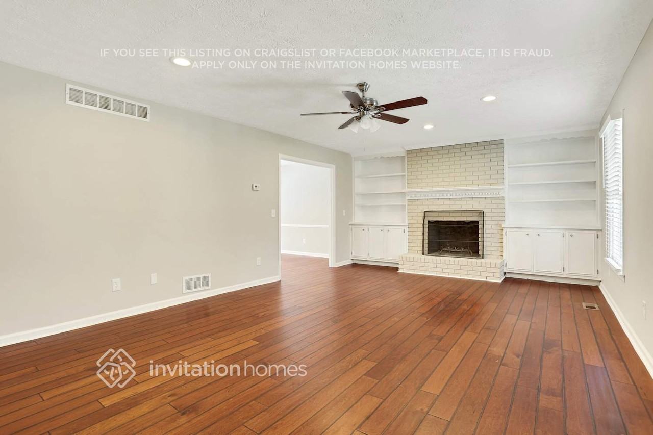 4885 Cove St - Photo 4 of 29