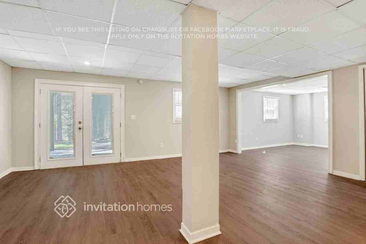 4885 Cove St - Photo 7 of 29