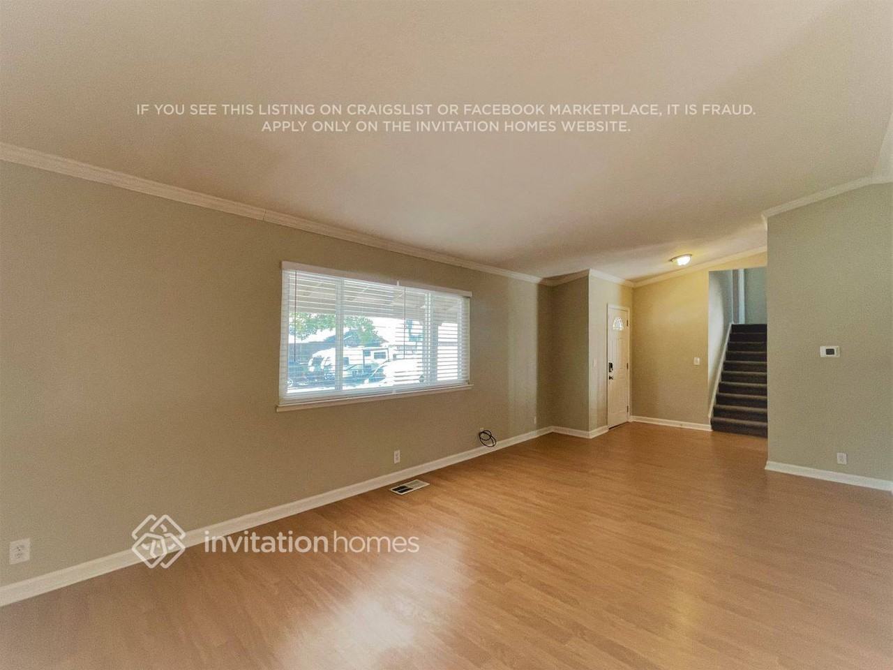 385 Woodside Cir - Photo 2 of 16