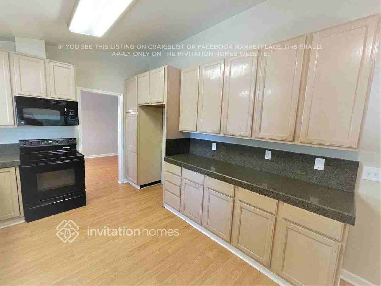 385 Woodside Cir - Photo 4 of 16