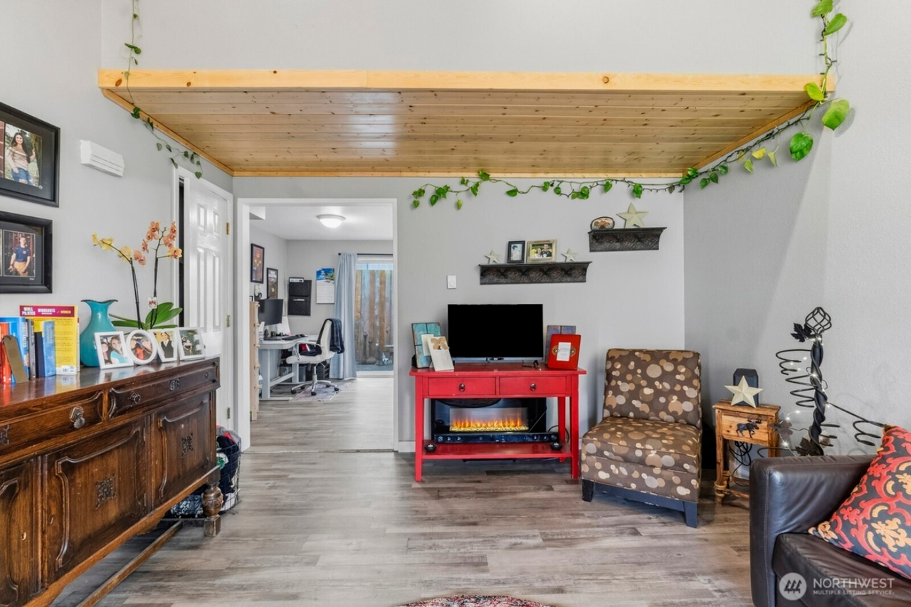 427 Thomas St Nw #B - Photo 2 of 15