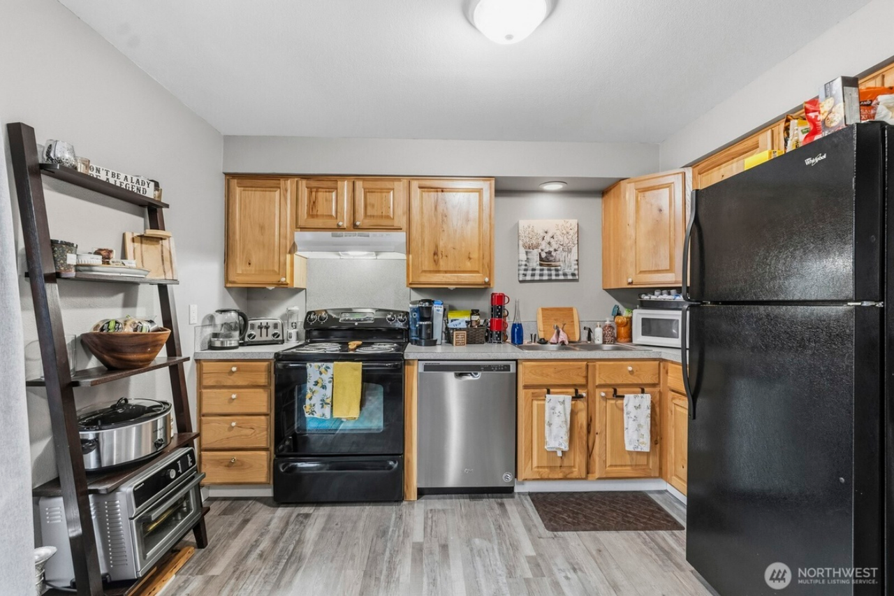 427 Thomas St Nw #B - Photo 6 of 15