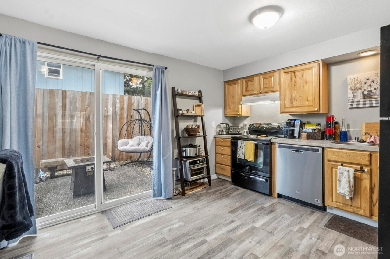 427 Thomas St Nw #B - Photo 7 of 15