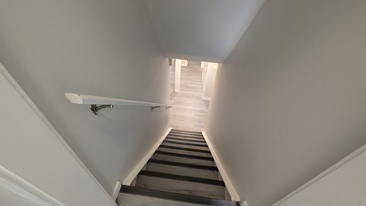 7116 21 Ave Nw - Photo 2 of 16