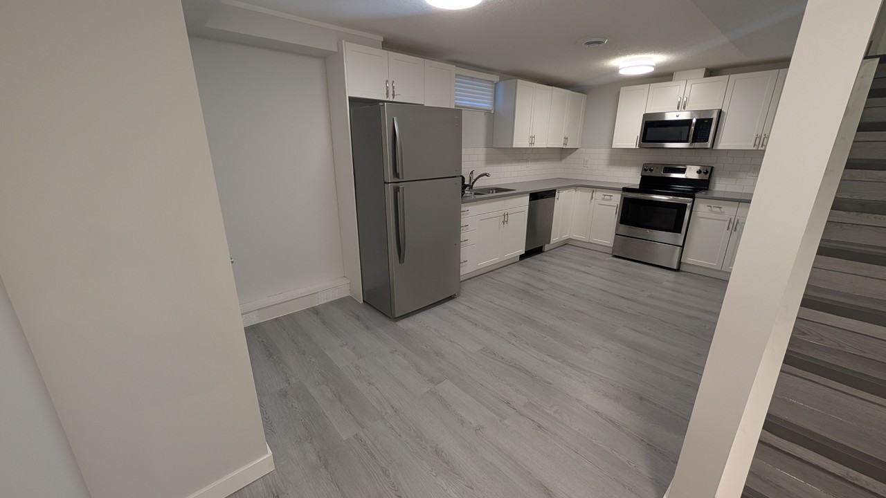 7116 21 Ave Nw - Photo 3 of 16