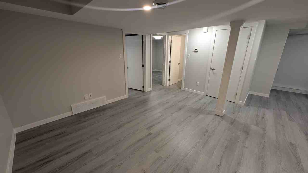 7116 21 Ave Nw - Photo 6 of 16