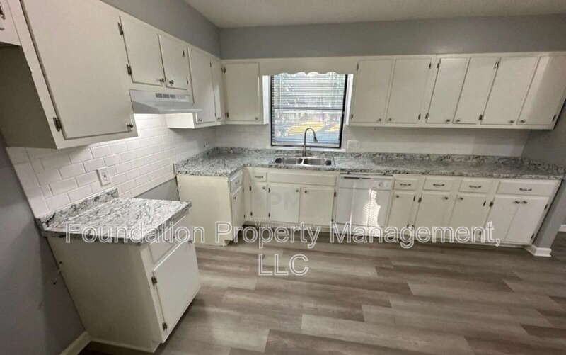327 Anthony St - Photo 3 of 15