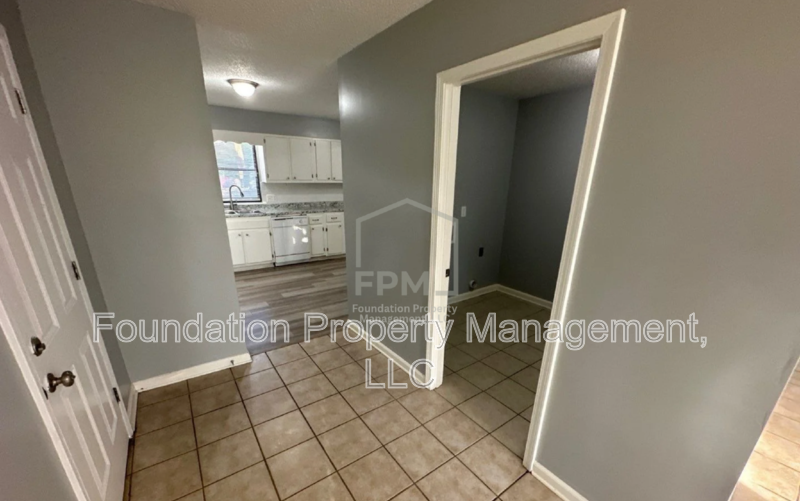 327 Anthony St - Photo 5 of 15