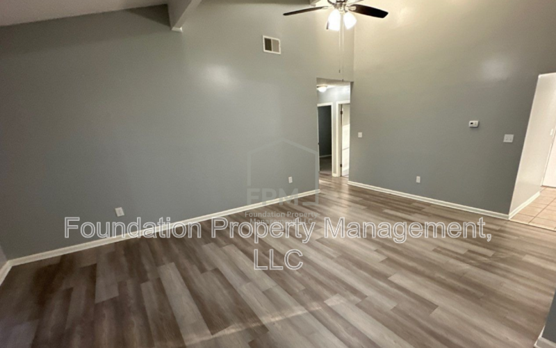 327 Anthony St - Photo 6 of 15