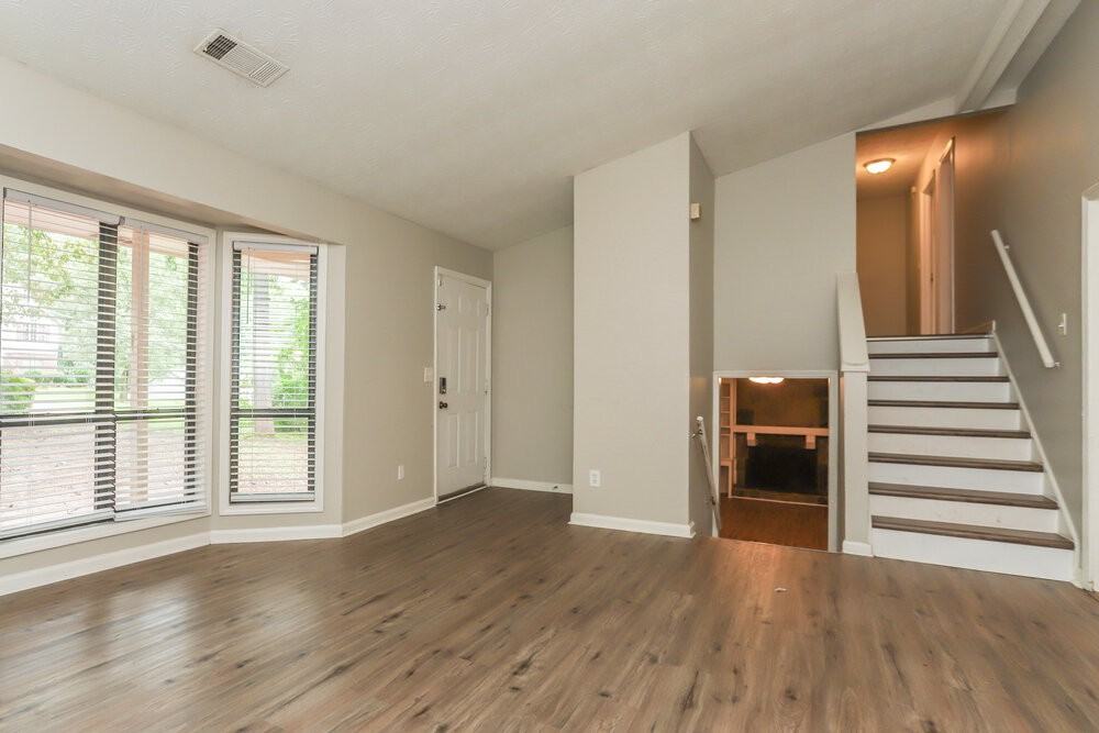 5747 Hilton Ridge Rd - Photo 5 of 25