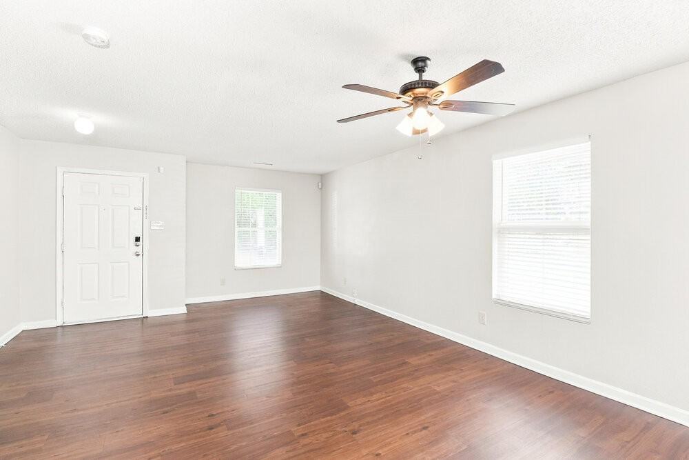 841 Chastain Ave - Photo 5 of 17