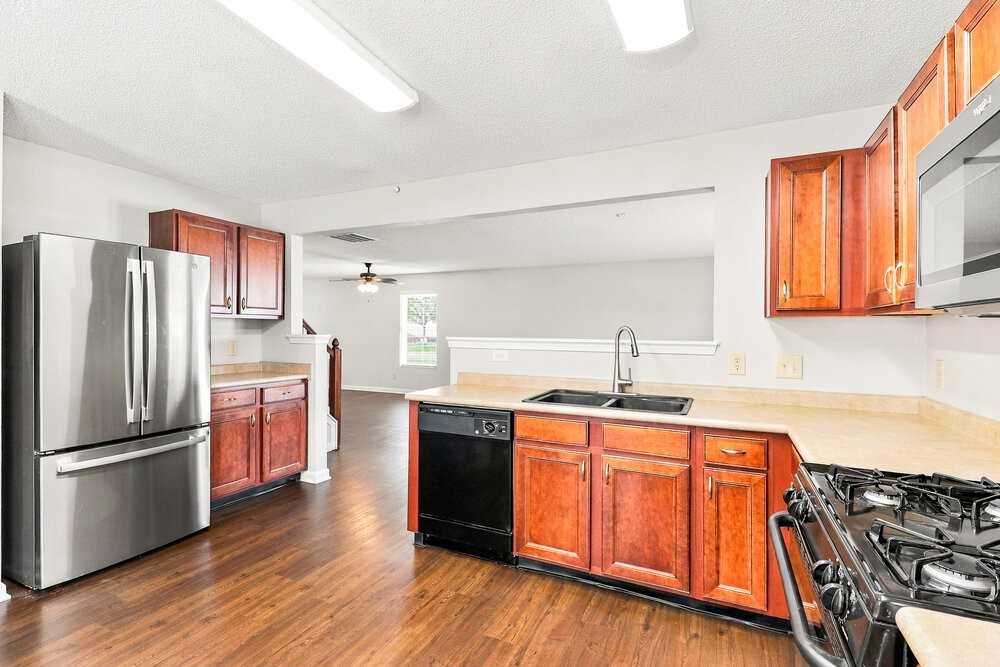 841 Chastain Ave - Photo 7 of 17