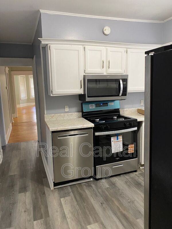 806 Park Ave #1 - Photo 5 of 16