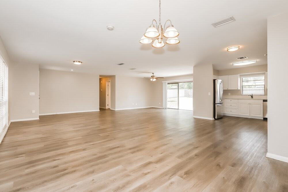 606 Rosemarie Ave - Photo 5 of 16