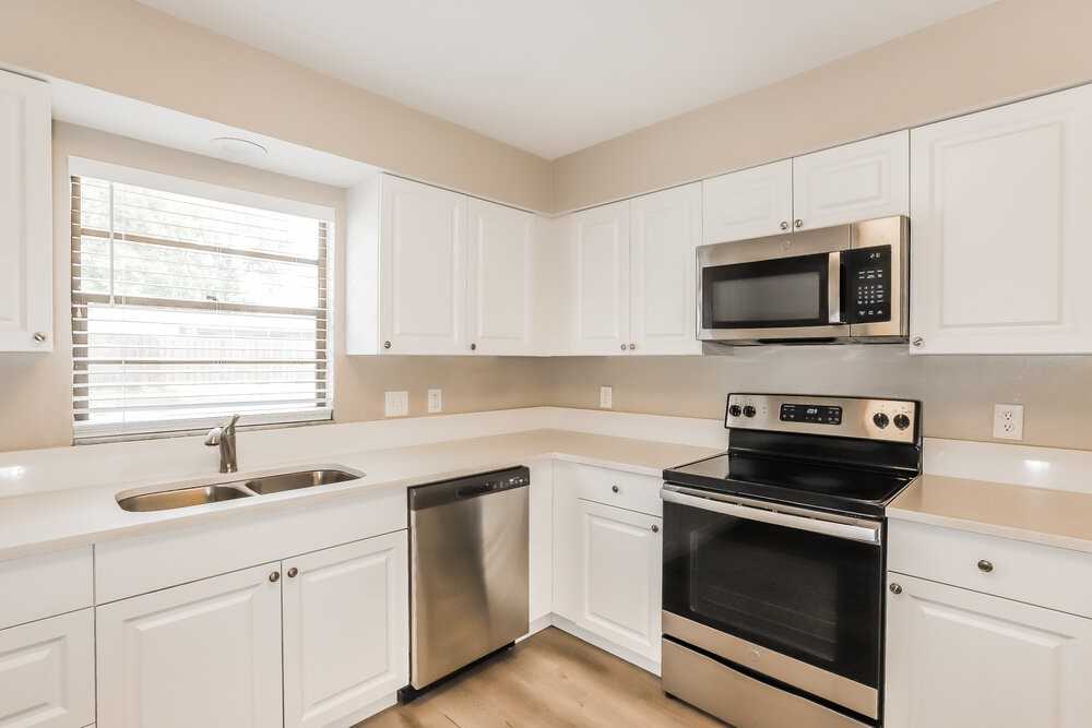 606 Rosemarie Ave - Photo 7 of 16