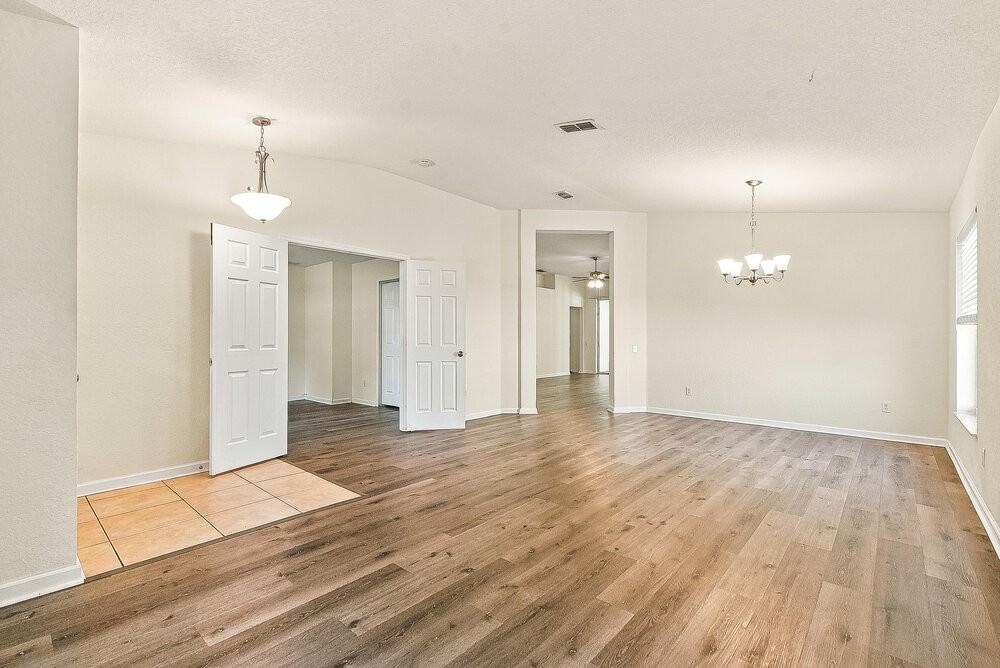 2258 Meadow Oak Cir - Photo 3 of 16