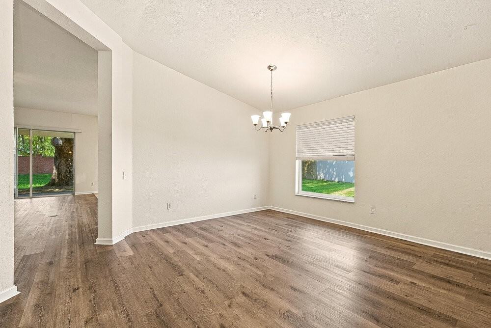 2258 Meadow Oak Cir - Photo 4 of 16