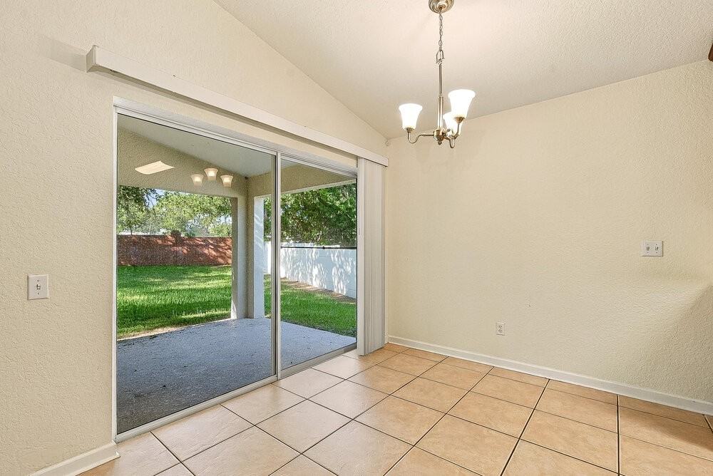 2258 Meadow Oak Cir - Photo 5 of 16