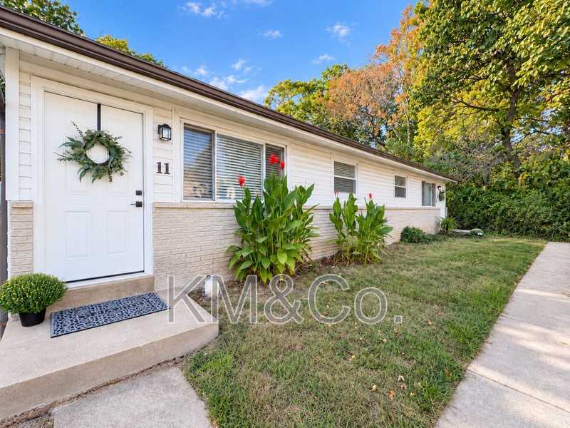 11 Branson Dr - Photo 2 of 13